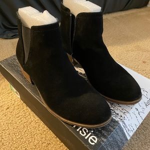Short ankle boots
